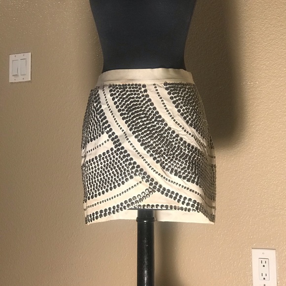 White mini skirt silver stud sequins (used) - Picture 2 of 4